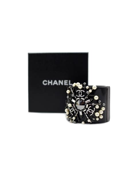 chanel manchette perle|Chanel perles.